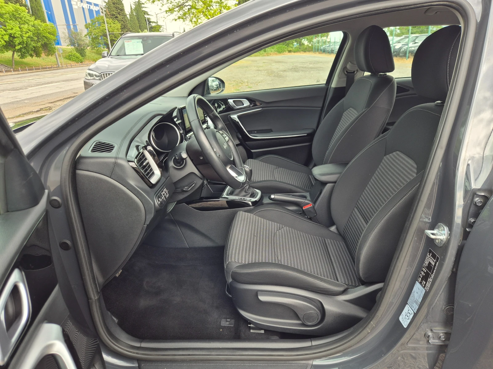 Kia Ceed 1.0i, снимка 13 - Автомобили и джипове - 54644374