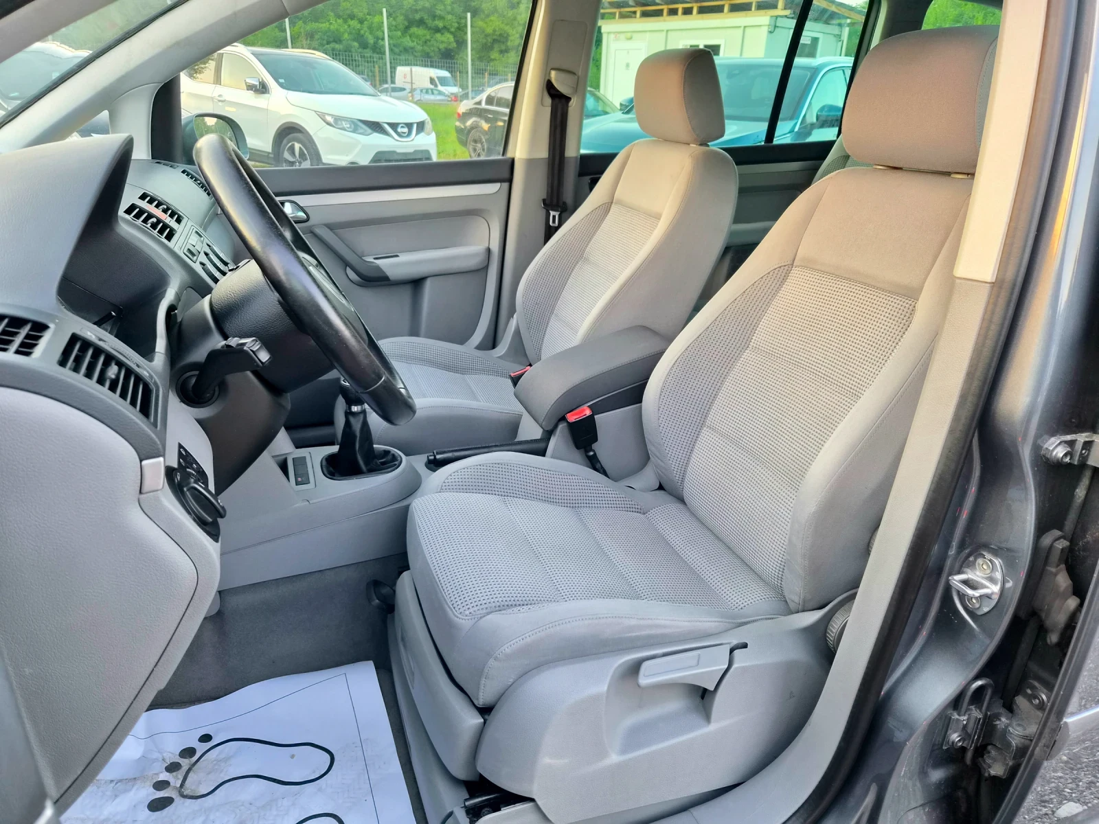 VW Touran 1.9TDI* NAVI* 6ск, снимка 9 - Автомобили и джипове - 55126586