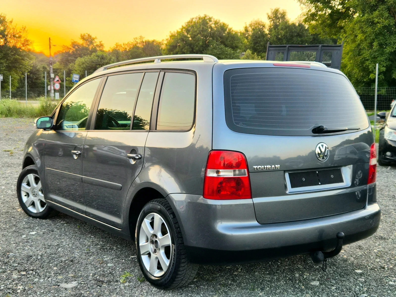 VW Touran 1.9TDI* NAVI* 6ск, снимка 4 - Автомобили и джипове - 55126586