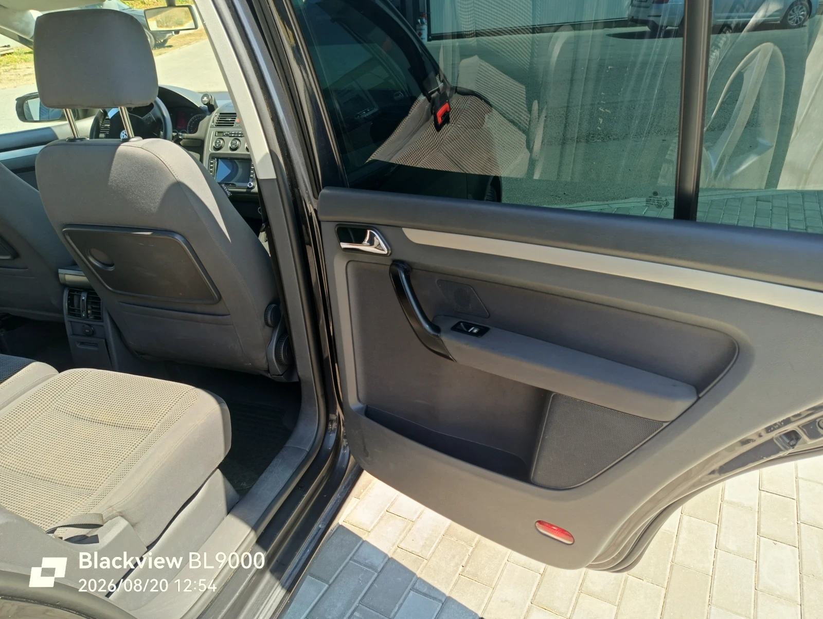 VW Touran 2, 0 TDI, DSG, снимка 14 - Автомобили и джипове - 55774959