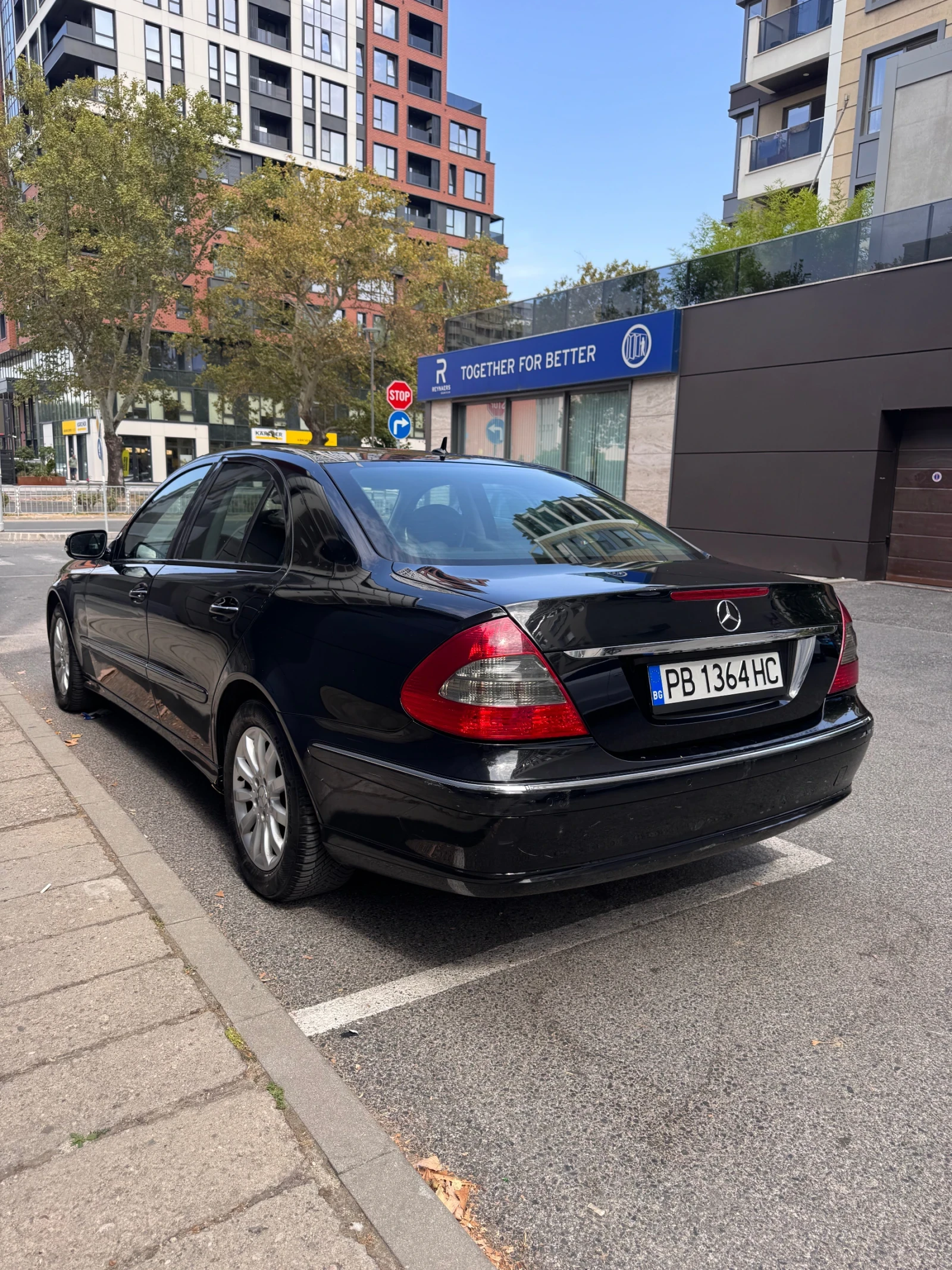 Mercedes-Benz E 220 2.2, снимка 3 - Автомобили и джипове - 56040891