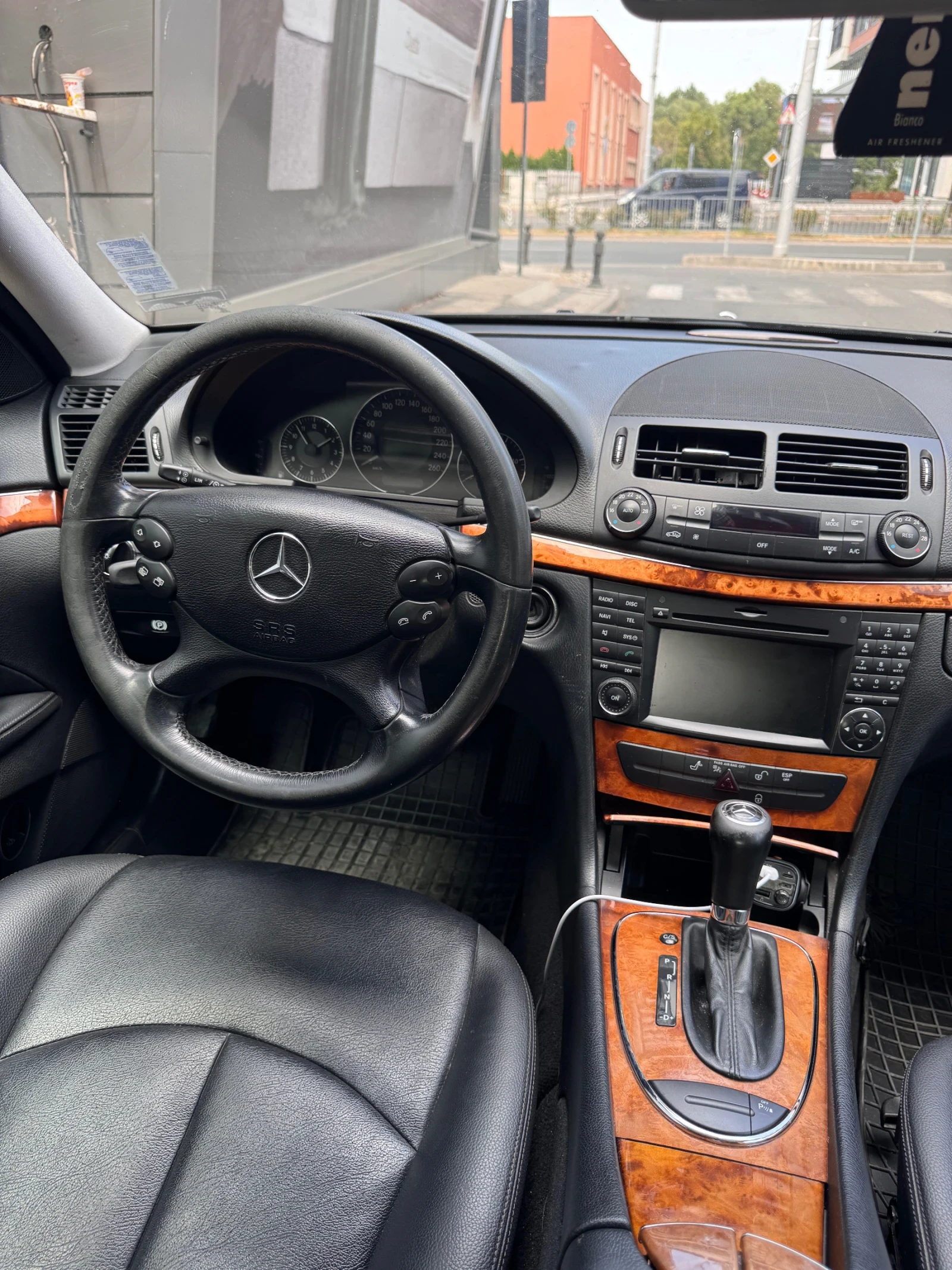 Mercedes-Benz E 220 2.2, снимка 11 - Автомобили и джипове - 56040891