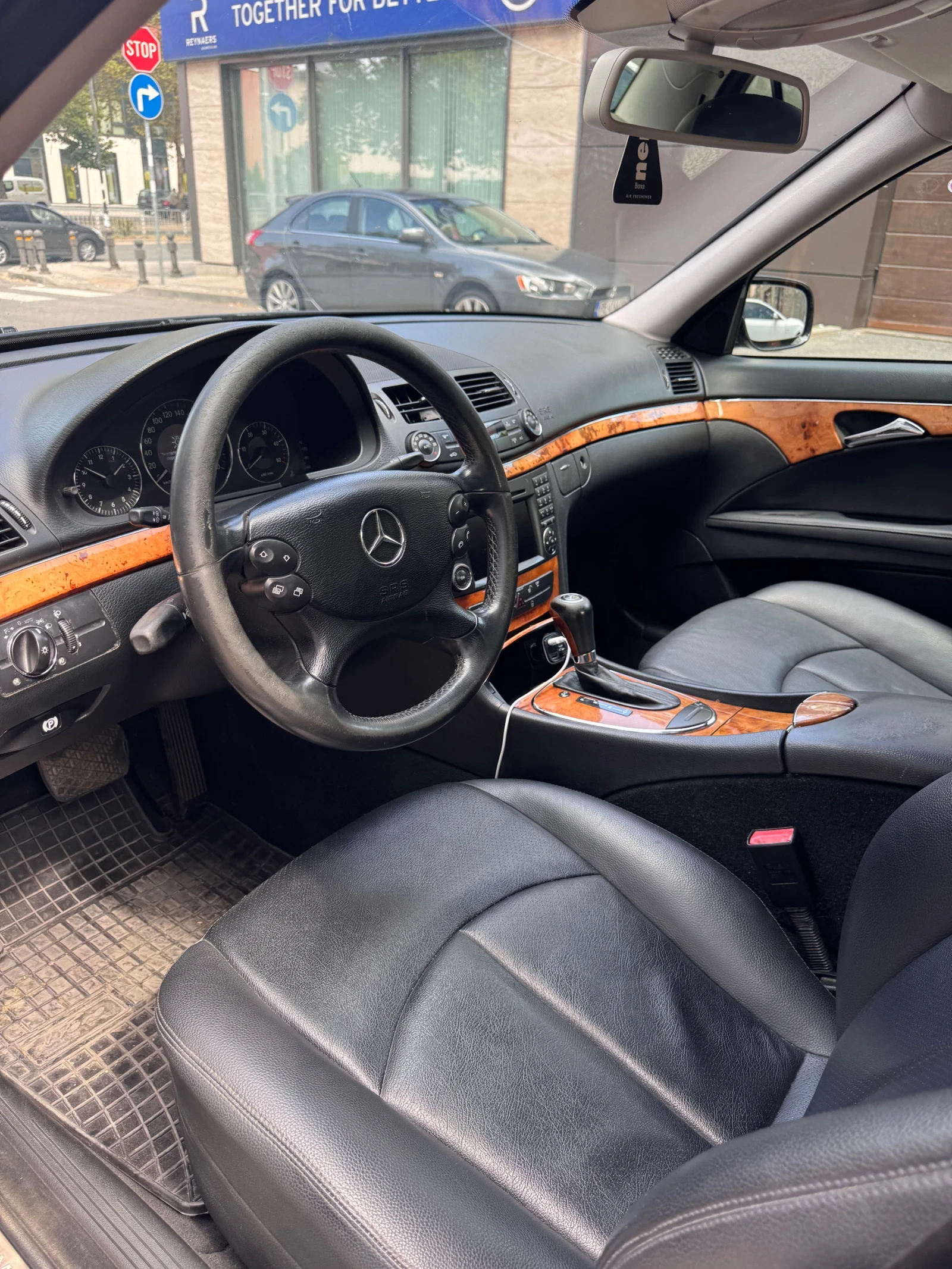 Mercedes-Benz E 220 2.2, снимка 7 - Автомобили и джипове - 56040891
