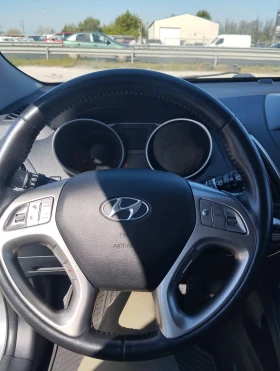 Hyundai IX35 АВТОМАТИК 2.0 184к.с. 4x4 НАВИГАЦИЯ АВТОПИЛОТ, снимка 11