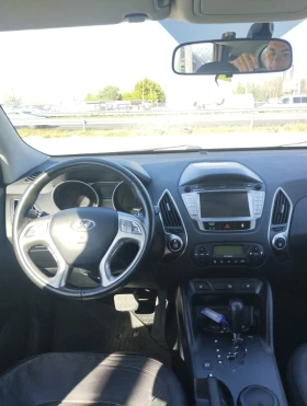 Hyundai IX35 АВТОМАТИК 2.0 184к.с. 4x4 НАВИГАЦИЯ АВТОПИЛОТ, снимка 9
