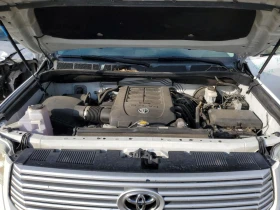 Toyota Tundra 5.7L V8 CREWMAX PLATINUM * Перфектна за Газ, снимка 11