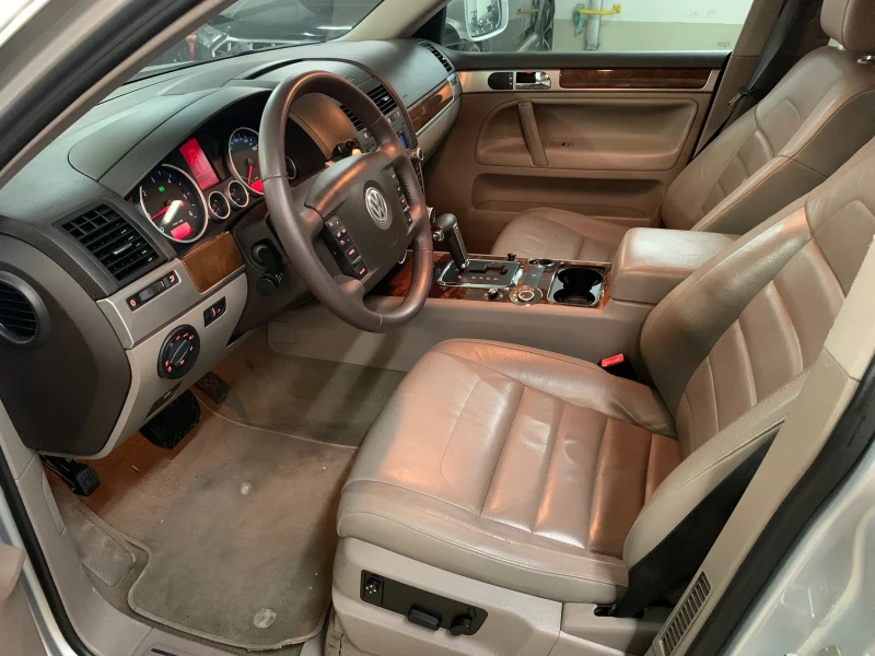 VW Touareg, снимка 10 - Автомобили и джипове - 52776174