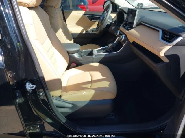 Toyota Rav4 XLE PREMIUM - изображение 9
