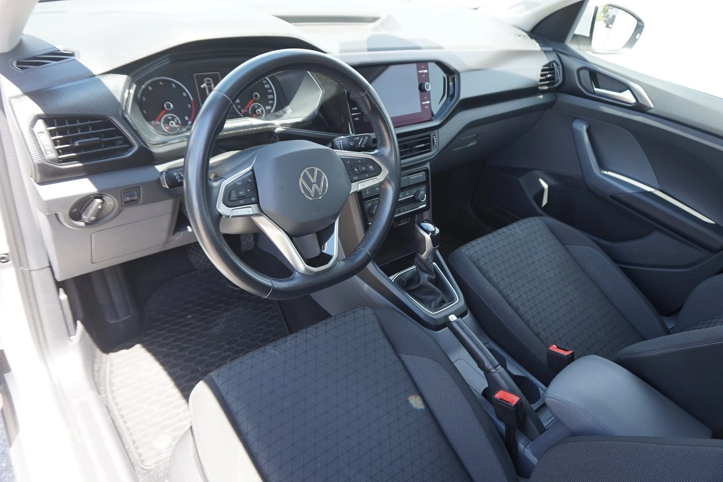 VW T-Cross Life 1.0 TSI OPF DSG - изображение 4