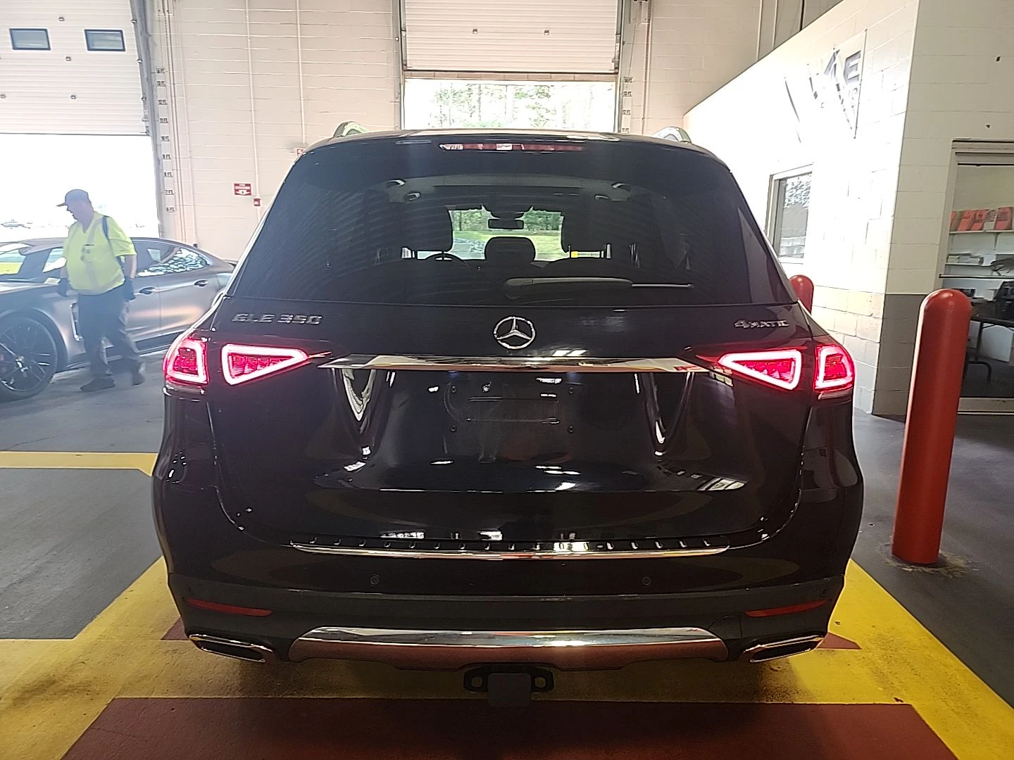 Mercedes-Benz GLE 350 4matic* LED* 360* BURMESTER* Auto Park* Pano - изображение 4