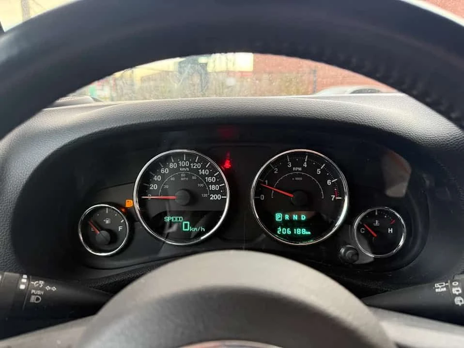 Jeep Wrangler * Sahara * CARFAX * БЕЗ ПЪРВОНАЧАЛНА ВНОСКА, снимка 8 - Автомобили и джипове - 53845744