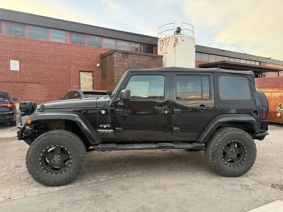 Jeep Wrangler * Sahara * CARFAX * БЕЗ ПЪРВОНАЧАЛНА ВНОСКА, снимка 2 - Автомобили и джипове - 53845744