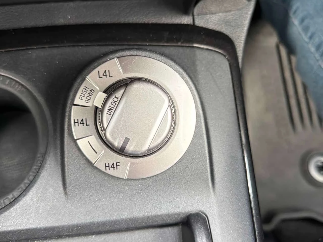 Toyota 4runner * 4WD * 2 КЛЮЧА* ПАНО* ПОДГРЕВ* КЕЙЛЕСС* , снимка 11 - Автомобили и джипове - 53982577