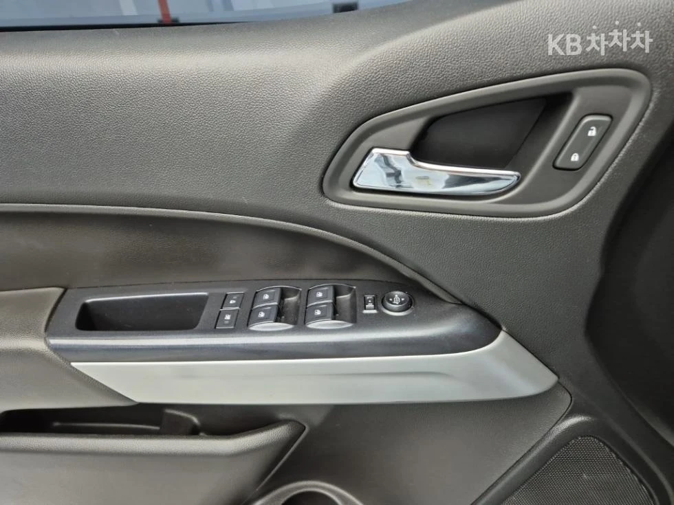 Chevrolet Colorado 3.6* V6 * 4x4 * Automatic, снимка 14 - Автомобили и джипове - 54868335