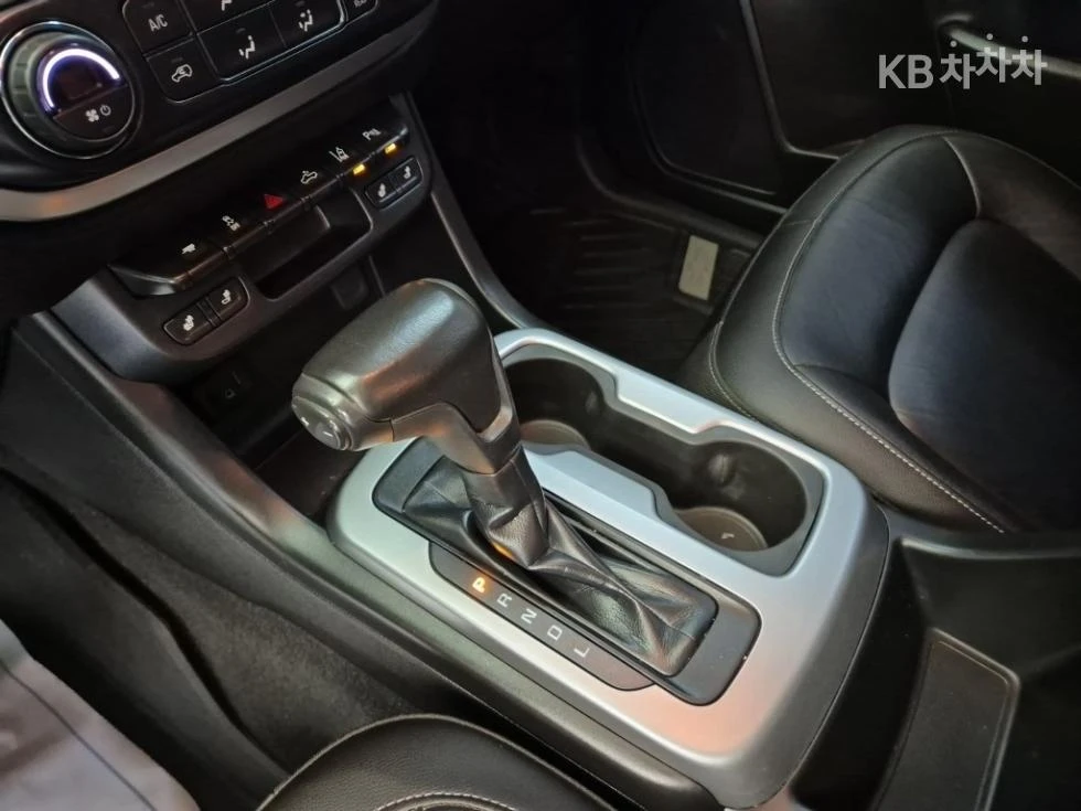 Chevrolet Colorado 3.6* V6 * 4x4 * Automatic, снимка 12 - Автомобили и джипове - 54868335
