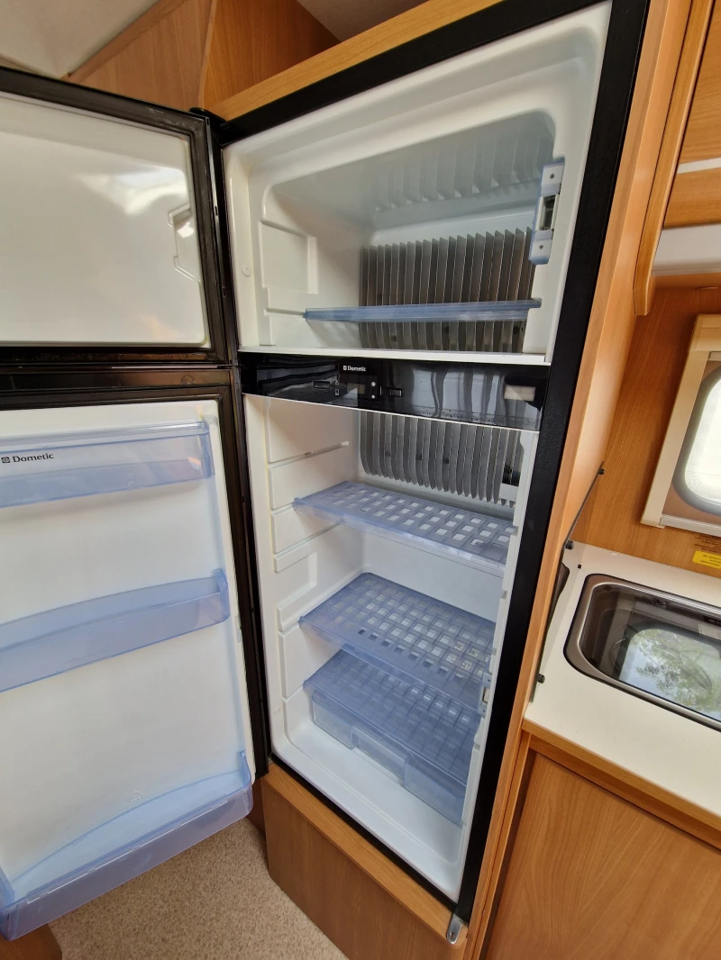 Каравана Adria Aviva 490CP + Климатик, снимка 14 - Каравани и кемпери - 52497733