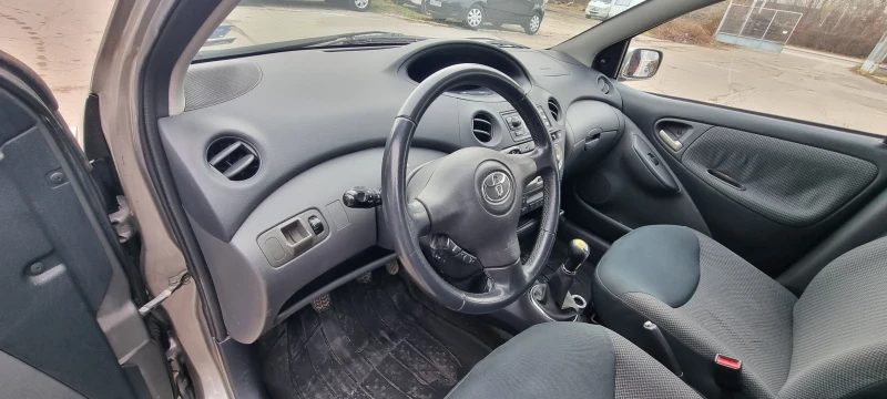 Toyota Yaris 1.0i 65k.c , снимка 8 - Автомобили и джипове - 48359452