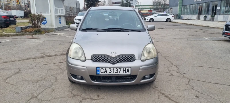 Toyota Yaris 1.0i 65k.c , снимка 1 - Автомобили и джипове - 48359452