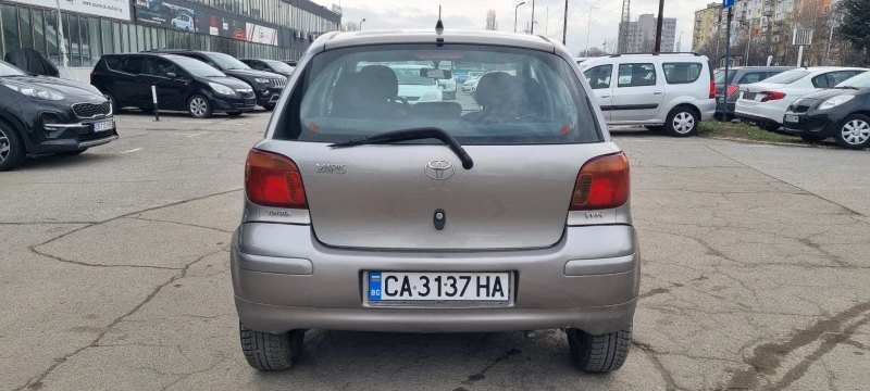 Toyota Yaris 1.0i 65k.c , снимка 4 - Автомобили и джипове - 48359452