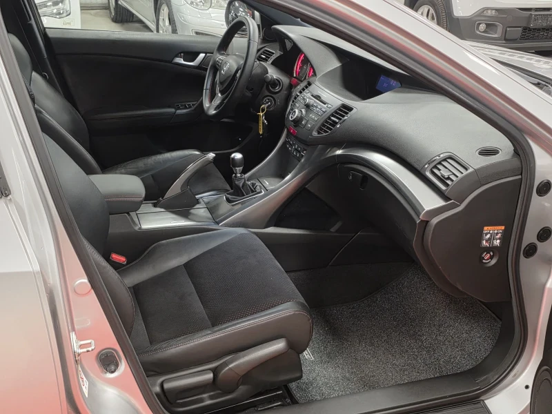 Honda Accord Type S | 2.2 i-DTEC 180кс | Топ състояние , снимка 11 - Автомобили и джипове - 51860771