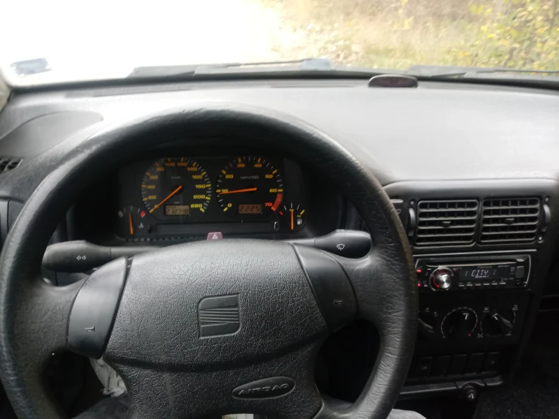 Seat Cordoba, снимка 8 - Автомобили и джипове - 52617715