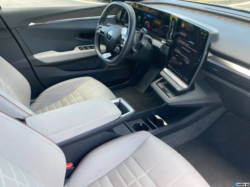 Renault Megane E-Tech , снимка 4 - Автомобили и джипове - 52283469