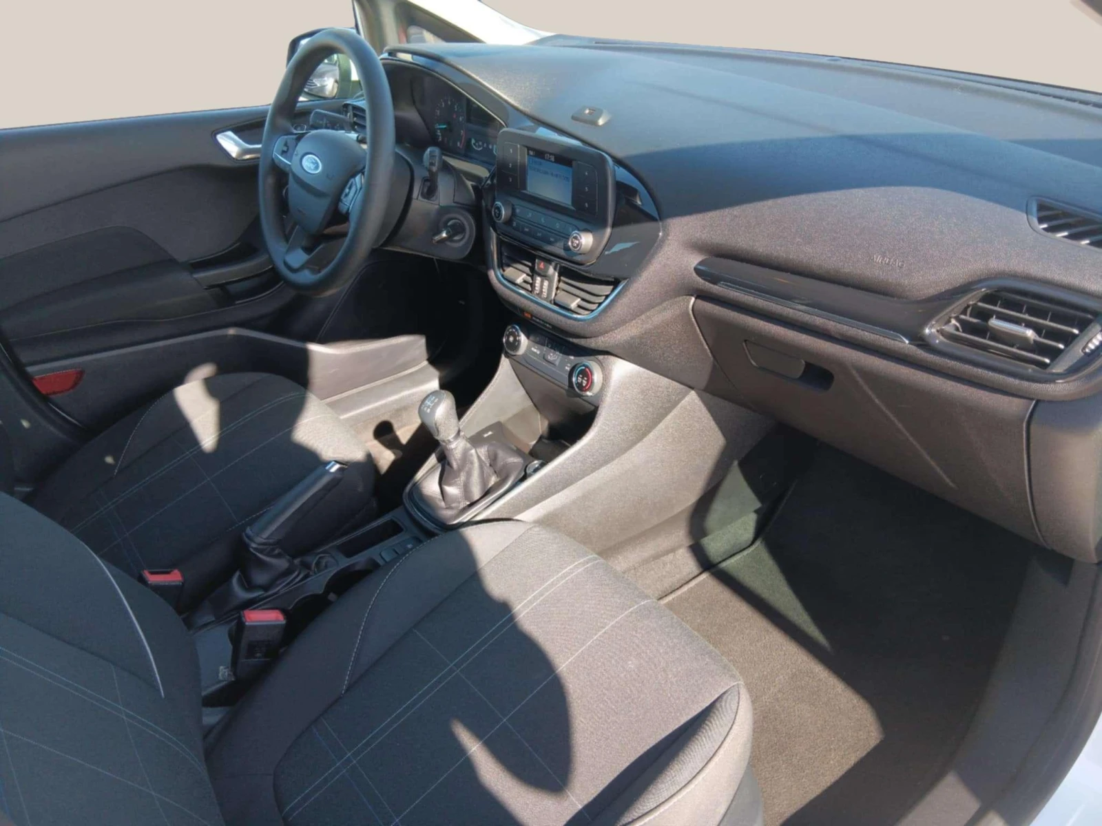 Ford Fiesta 1.1 - изображение 9