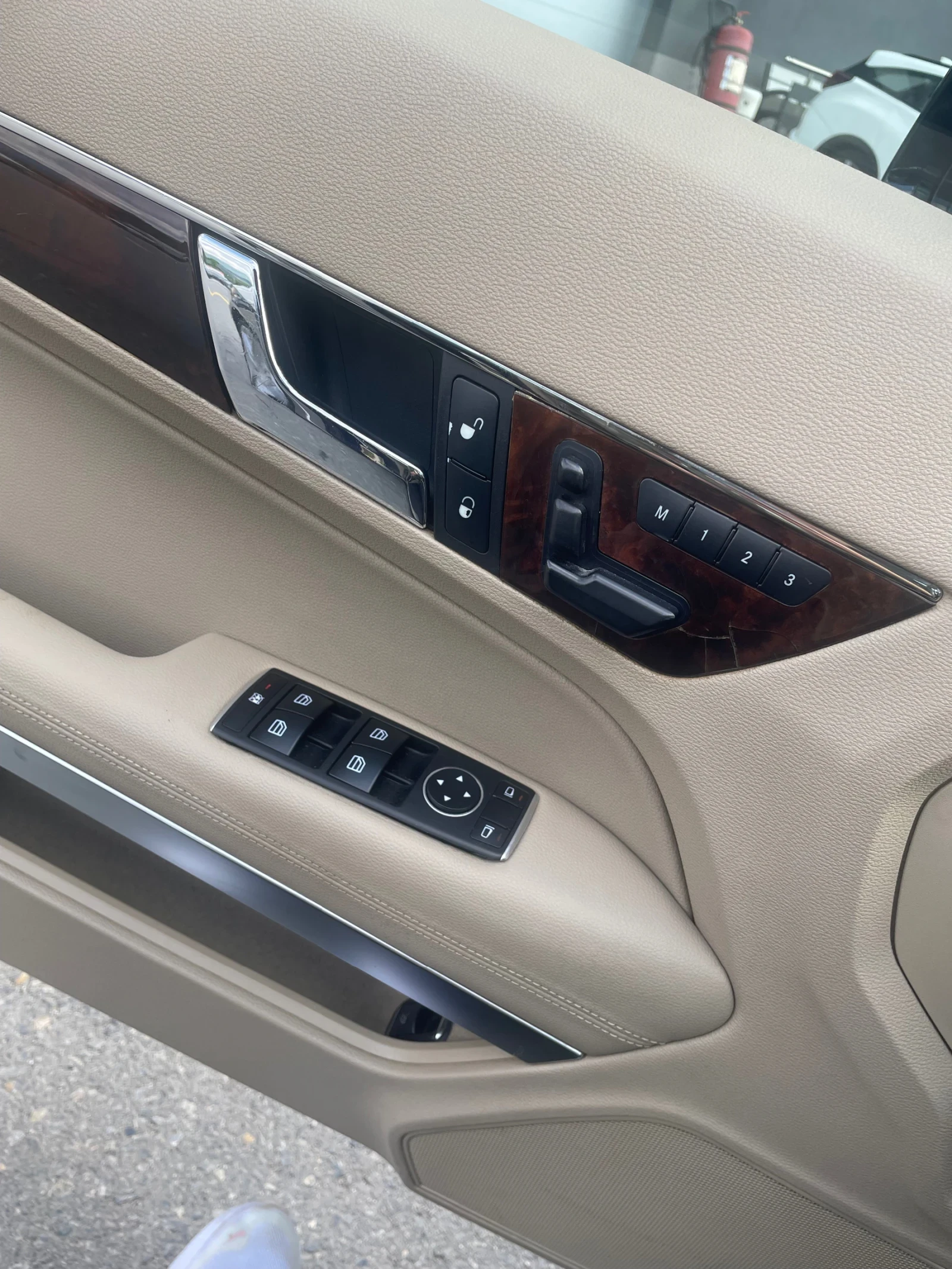 Mercedes-Benz E 55 | Mobile.bg   12