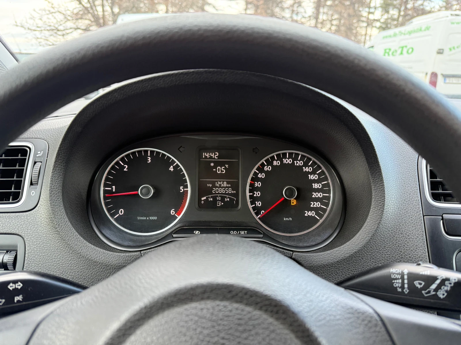 VW Polo 1.6TDI 90кс, снимка 13 - Автомобили и джипове - 53732687