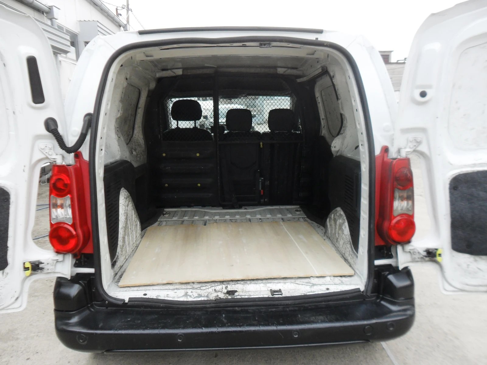 Citroen Berlingo 1, 6-hdi-ITALY-KLIMATIK-N1, снимка 9 - Автомобили и джипове - 53926431