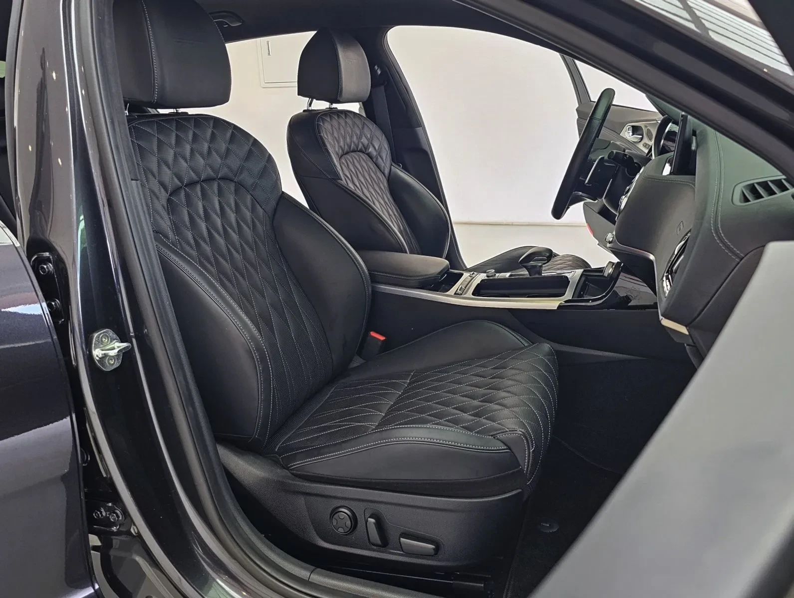 Kia Stinger 3.3 Gt Masters Turbo Package, снимка 7 - Автомобили и джипове - 54723294