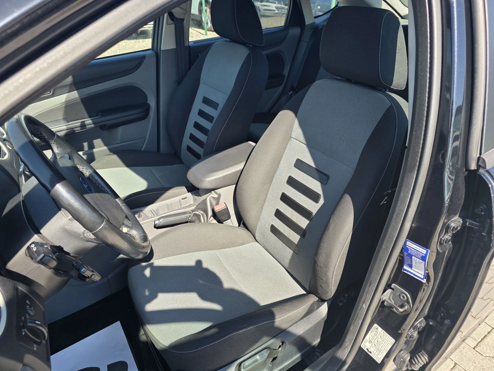 Ford Focus 1.6i EURO5A Лизинг, снимка 11 - Автомобили и джипове - 55044236