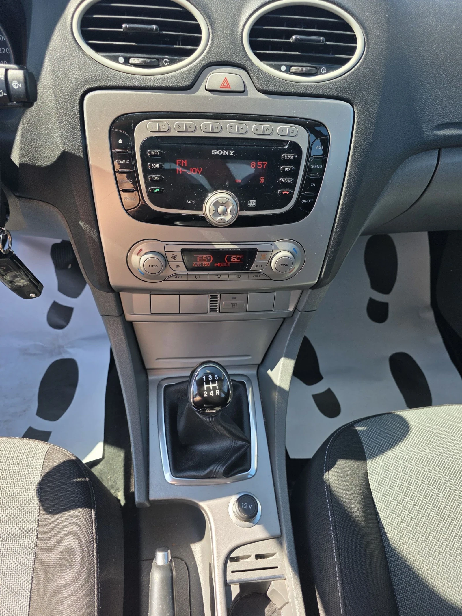 Ford Focus 1.6i EURO5A Лизинг, снимка 13 - Автомобили и джипове - 55044236