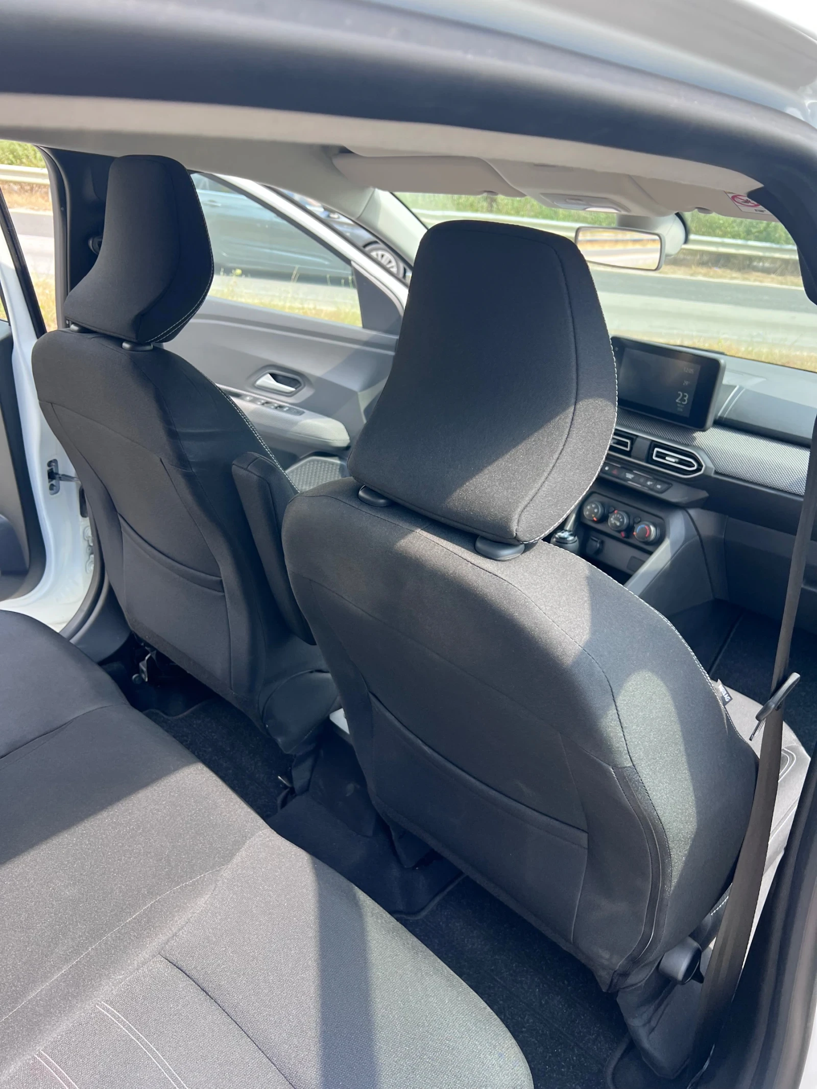 Dacia Sandero, снимка 17 - Автомобили и джипове - 55711758