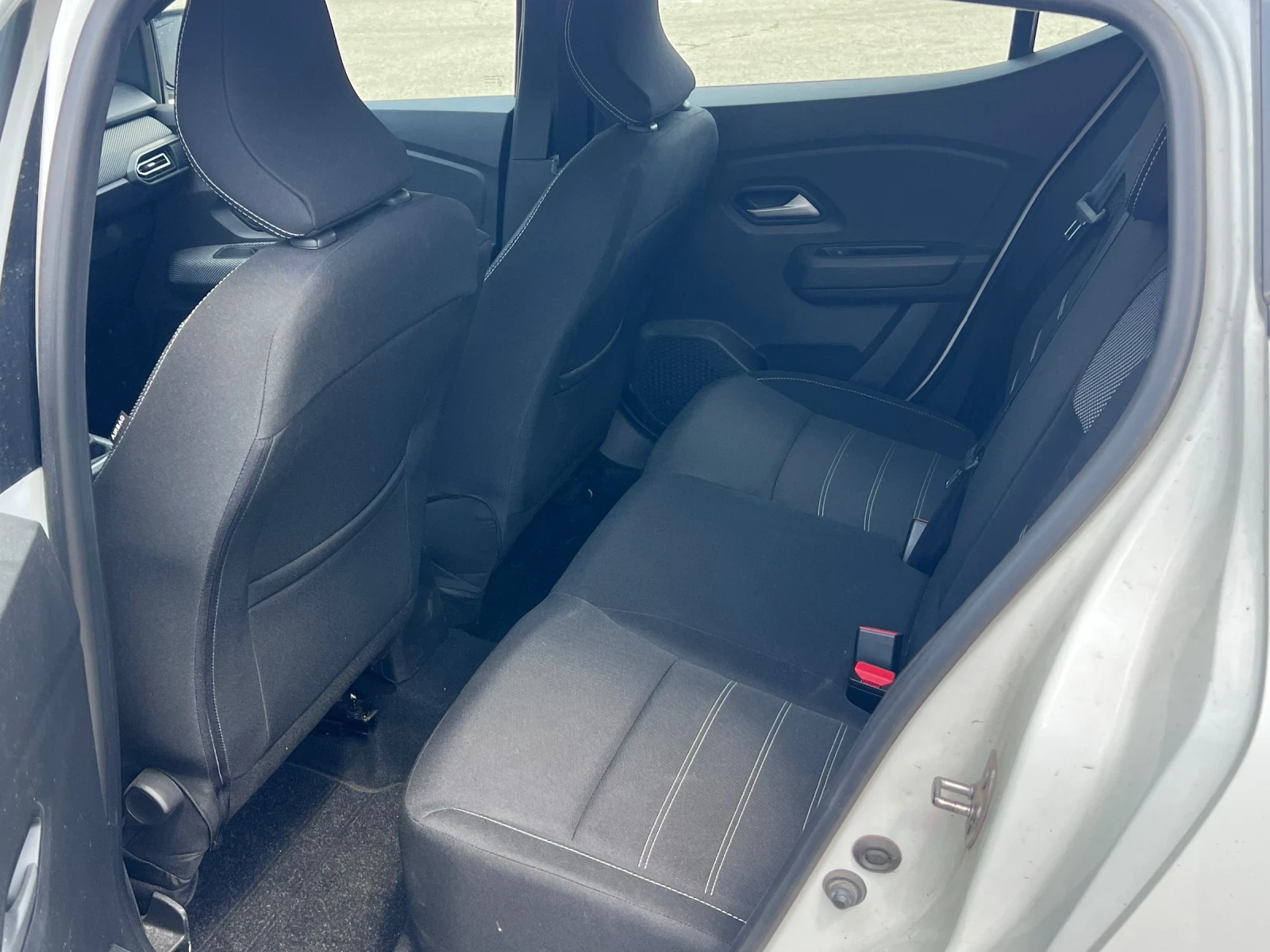 Dacia Sandero, снимка 9 - Автомобили и джипове - 55177260