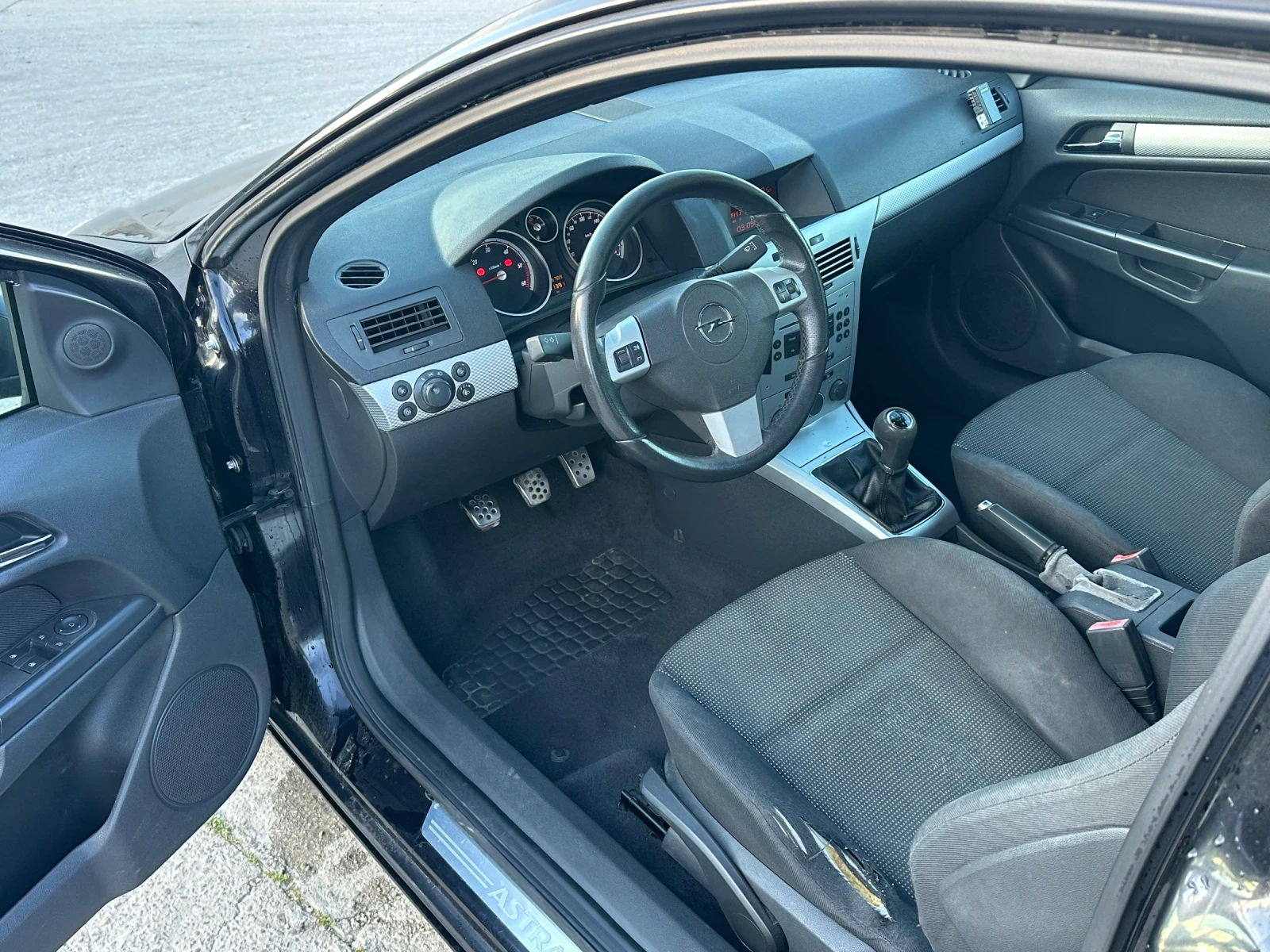 Opel Astra 1.9 CDTI 150, снимка 8 - Автомобили и джипове - 55184548