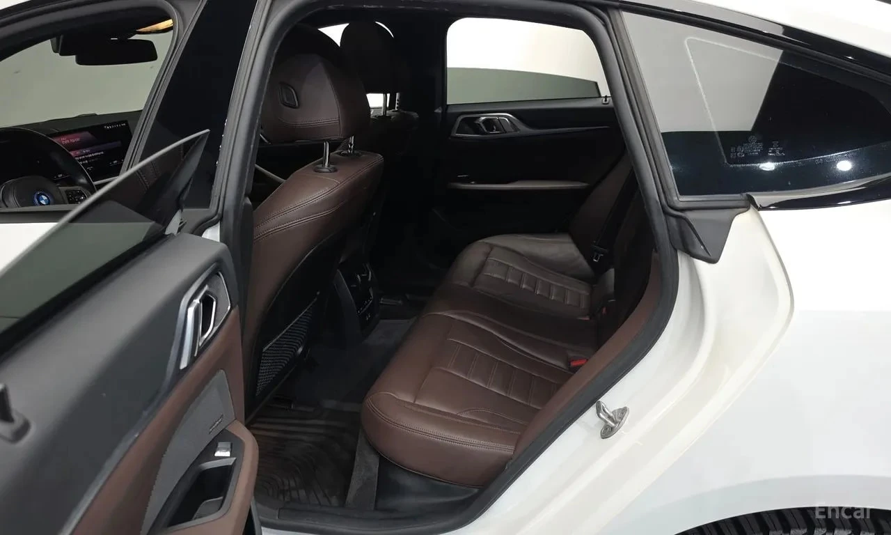 BMW i4 eDrive40| M-ПАКЕТ| HAR/KAR| LASER| ОБДУХ| 360, снимка 11 - Автомобили и джипове - 55879947