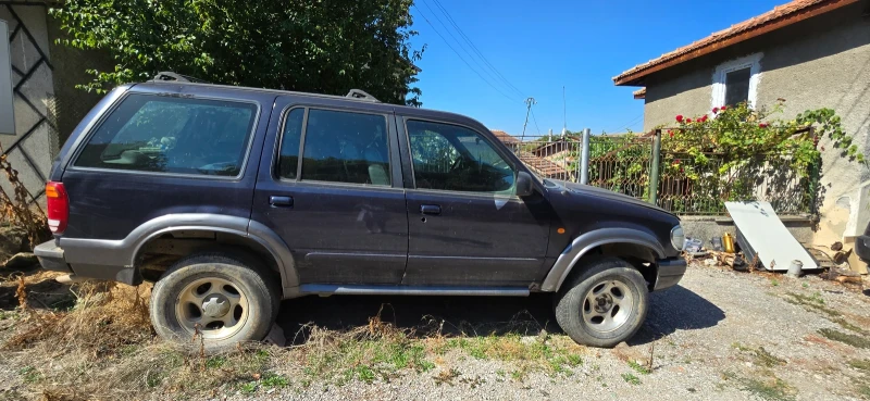 Ford Explorer, снимка 2 - Автомобили и джипове - 47275011