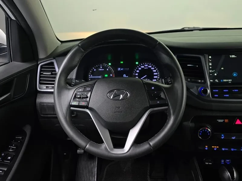 Hyundai Tucson 2.0 2Wd Smart, снимка 12 - Автомобили и джипове - 55748915