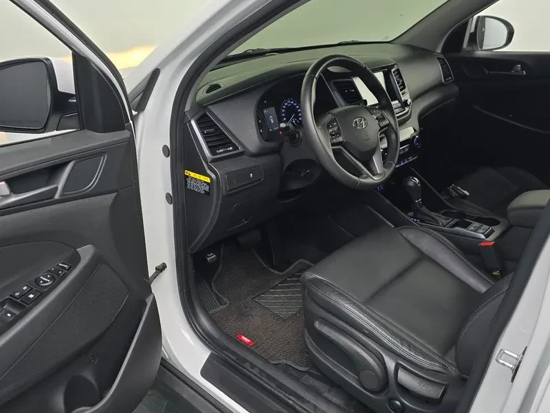 Hyundai Tucson 2.0 2Wd Smart, снимка 10 - Автомобили и джипове - 55748915