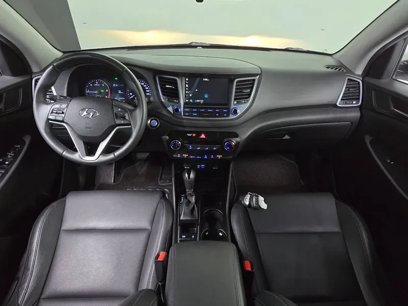 Hyundai Tucson 2.0 2Wd Smart, снимка 7 - Автомобили и джипове - 55748915
