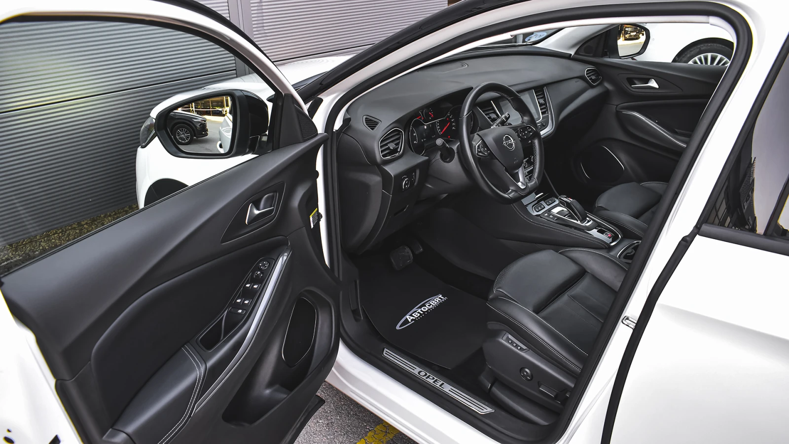 Opel Grandland X 1.6 Turbo Ultimate Plug-in Hybrid4 4x4 Automatic - изображение 8