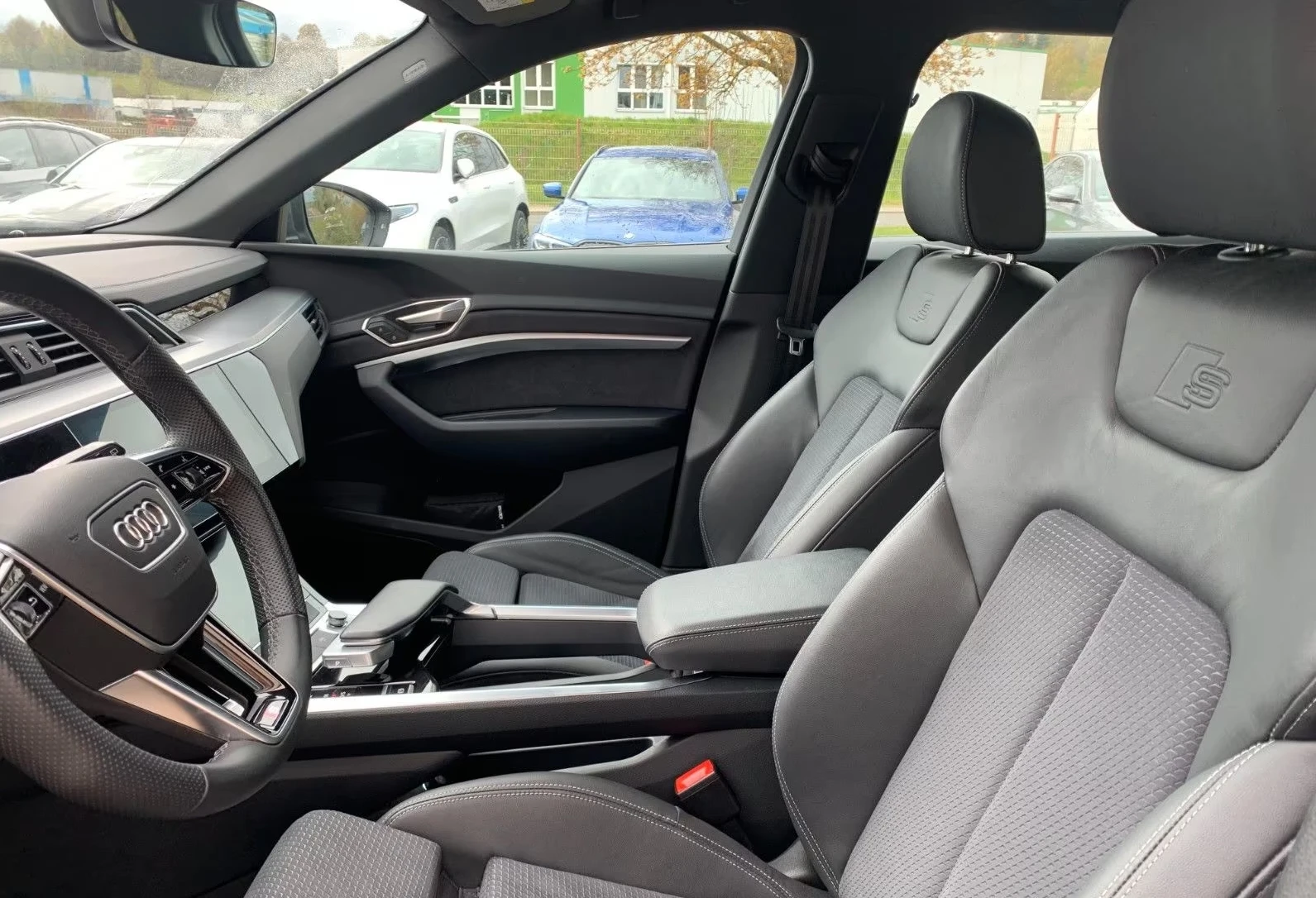 Audi Q8 e-tron S-Line MATRIX, снимка 5 - Автомобили и джипове - 54281326