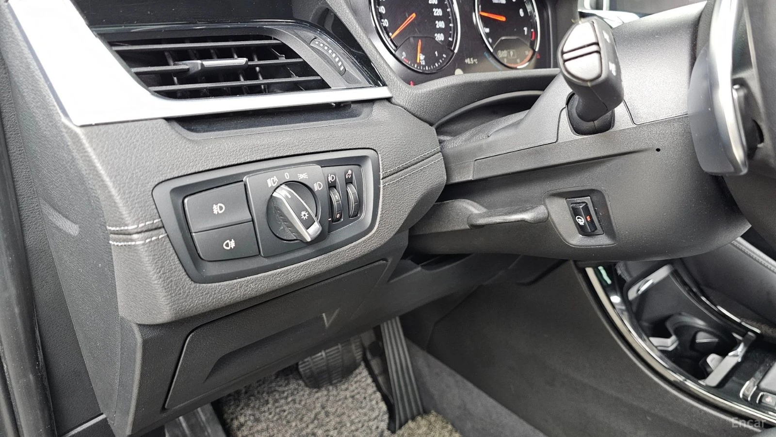 BMW X1 xDrive 20i xLine* КОЖА* ПАНО* КАМЕРА, снимка 13 - Автомобили и джипове - 55502656