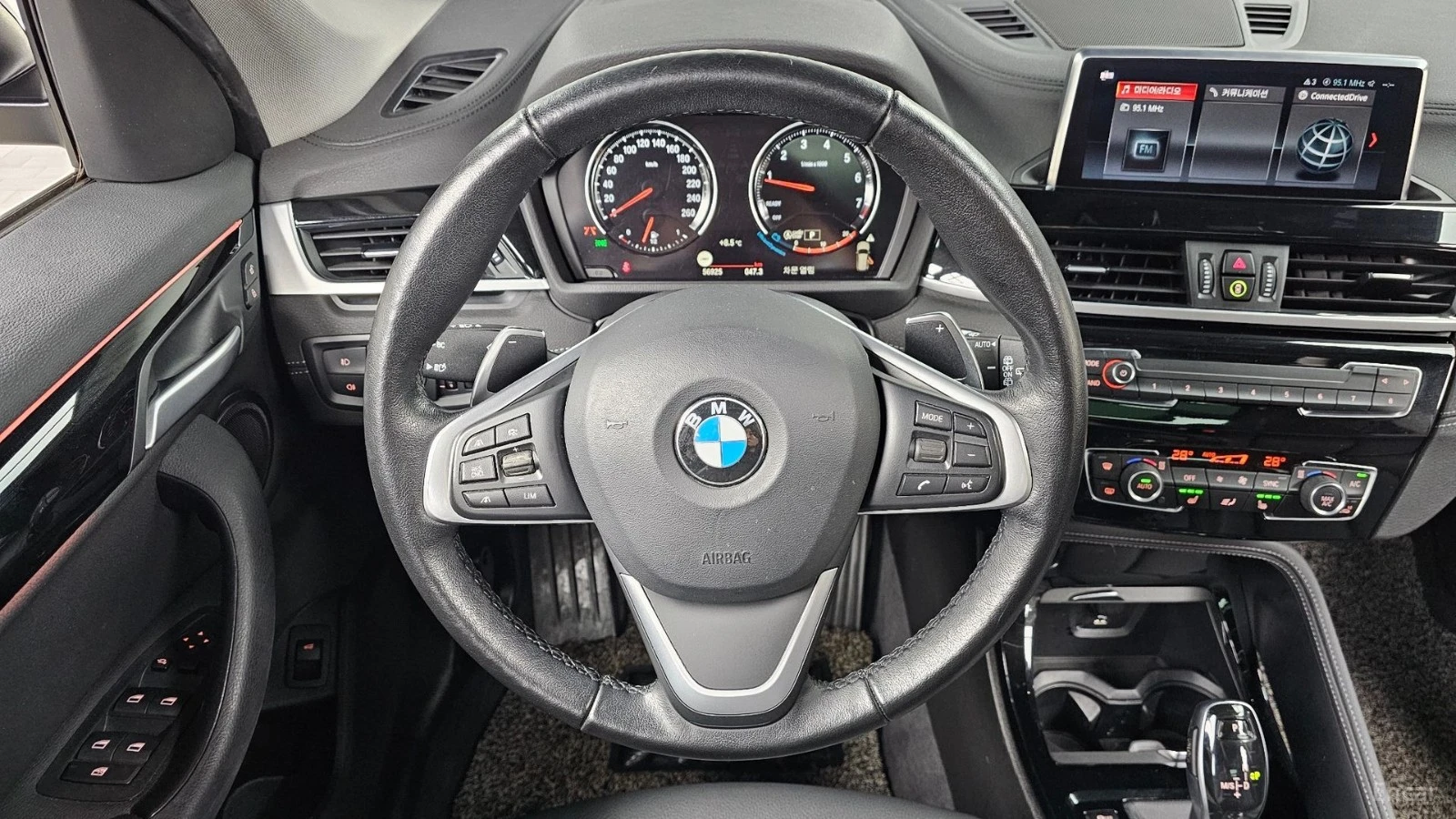 BMW X1 xDrive 20i xLine* КОЖА* ПАНО* КАМЕРА, снимка 12 - Автомобили и джипове - 55502656