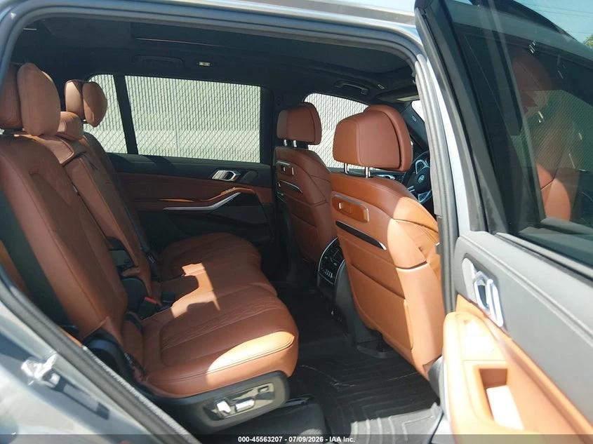 BMW X7 4.4l M60I, снимка 8 - Автомобили и джипове - 56042459