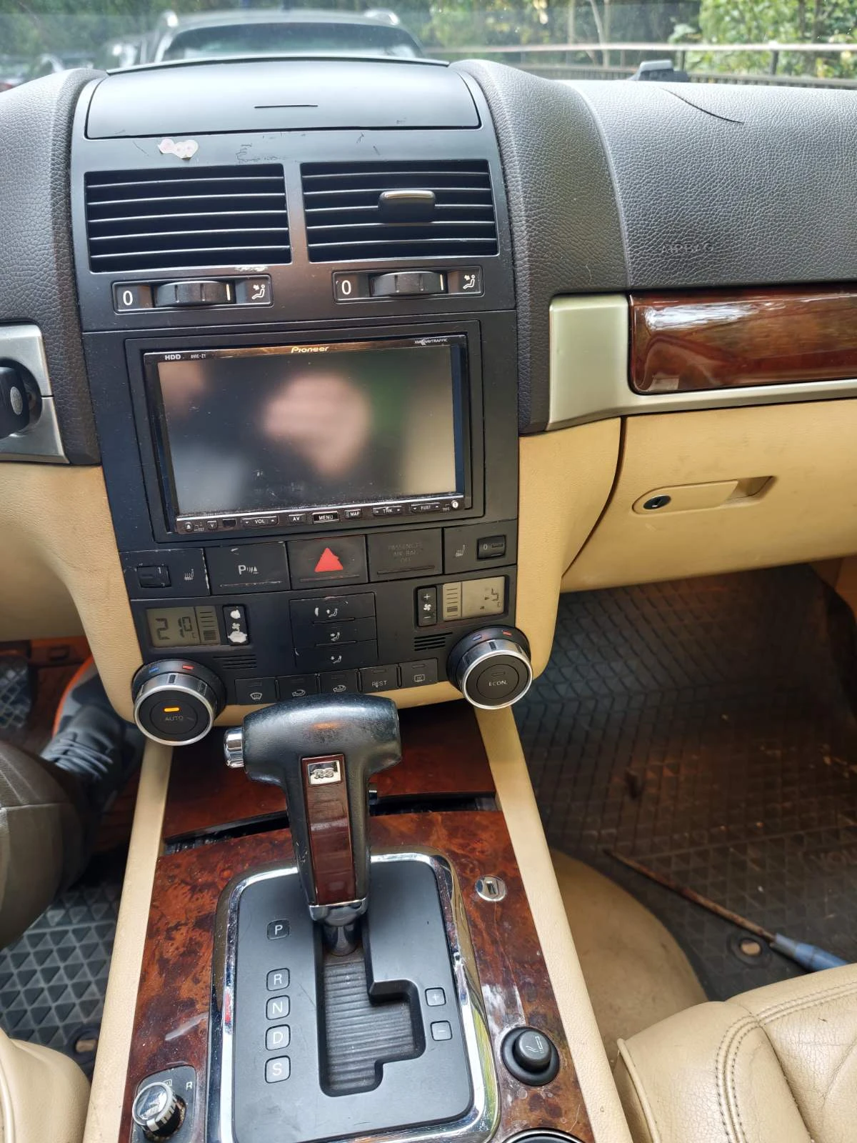 VW Touareg, снимка 2 - Автомобили и джипове - 56527787