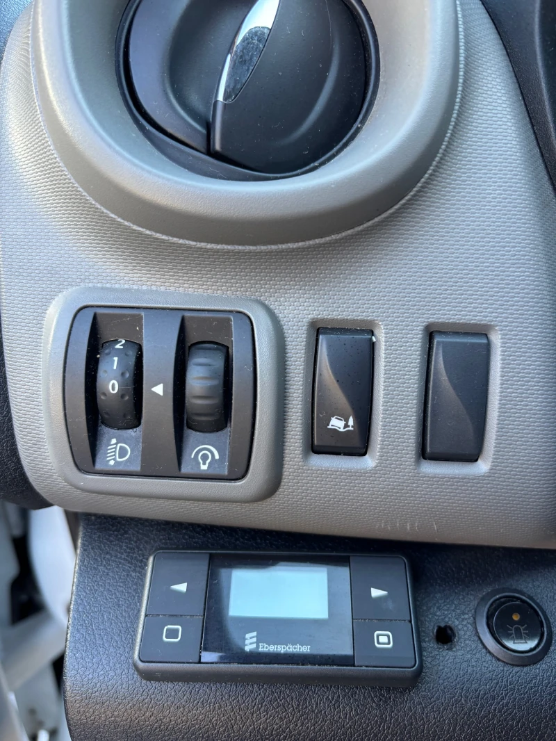 Renault Trafic Работилница 12V/220V, снимка 7 - Бусове и автобуси - 52802728