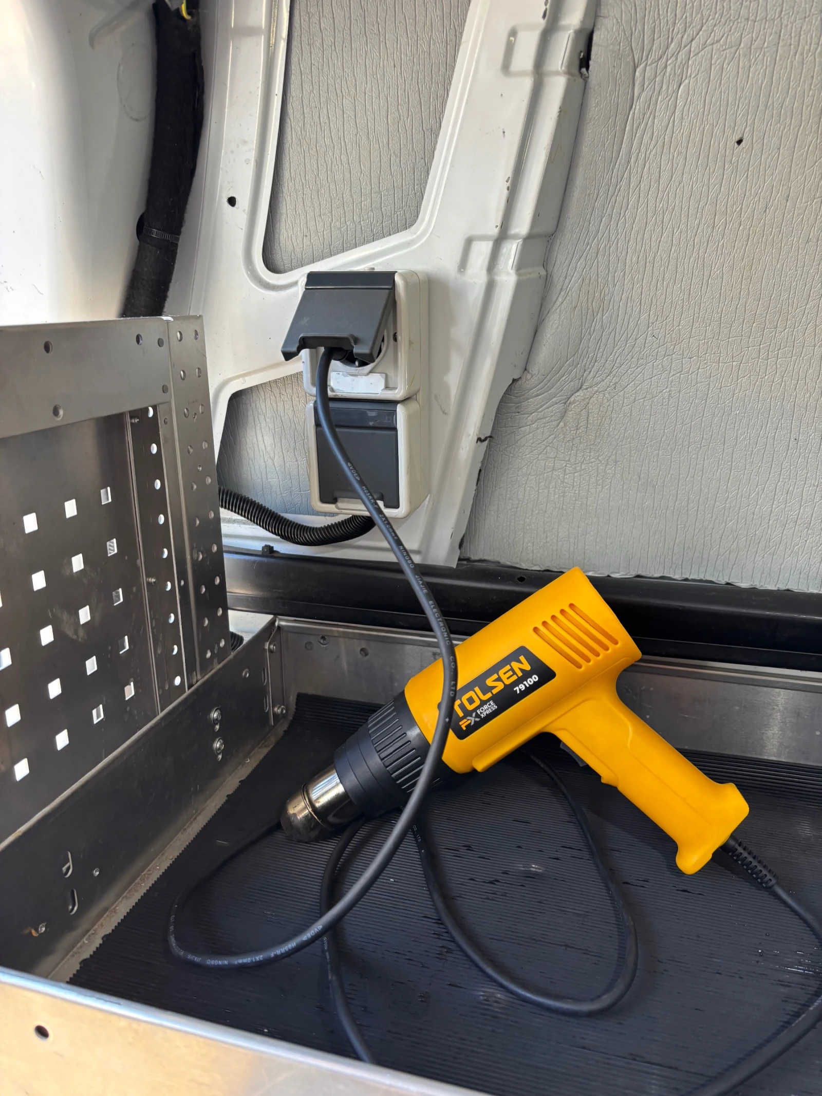 Renault Trafic ����������� 12V/220V | Mobile.bg � ����������� 13