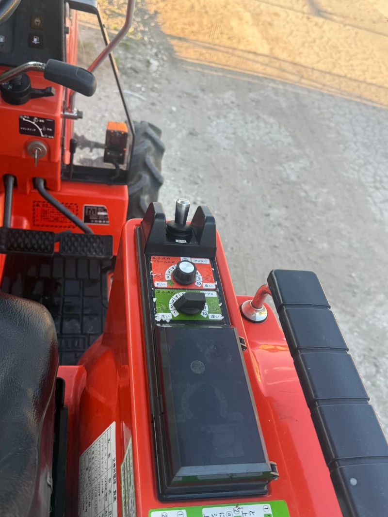 Трактор Hinomoto, снимка 4 - Селскостопанска техника - 52381209